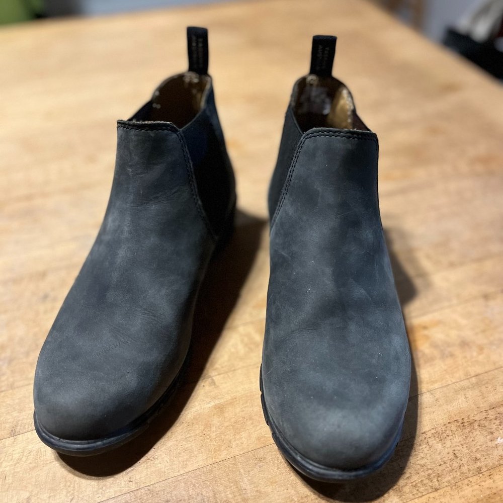 Women's size 8.5 US Blundstone  #1971 Gray Nubuck Ankle Boots